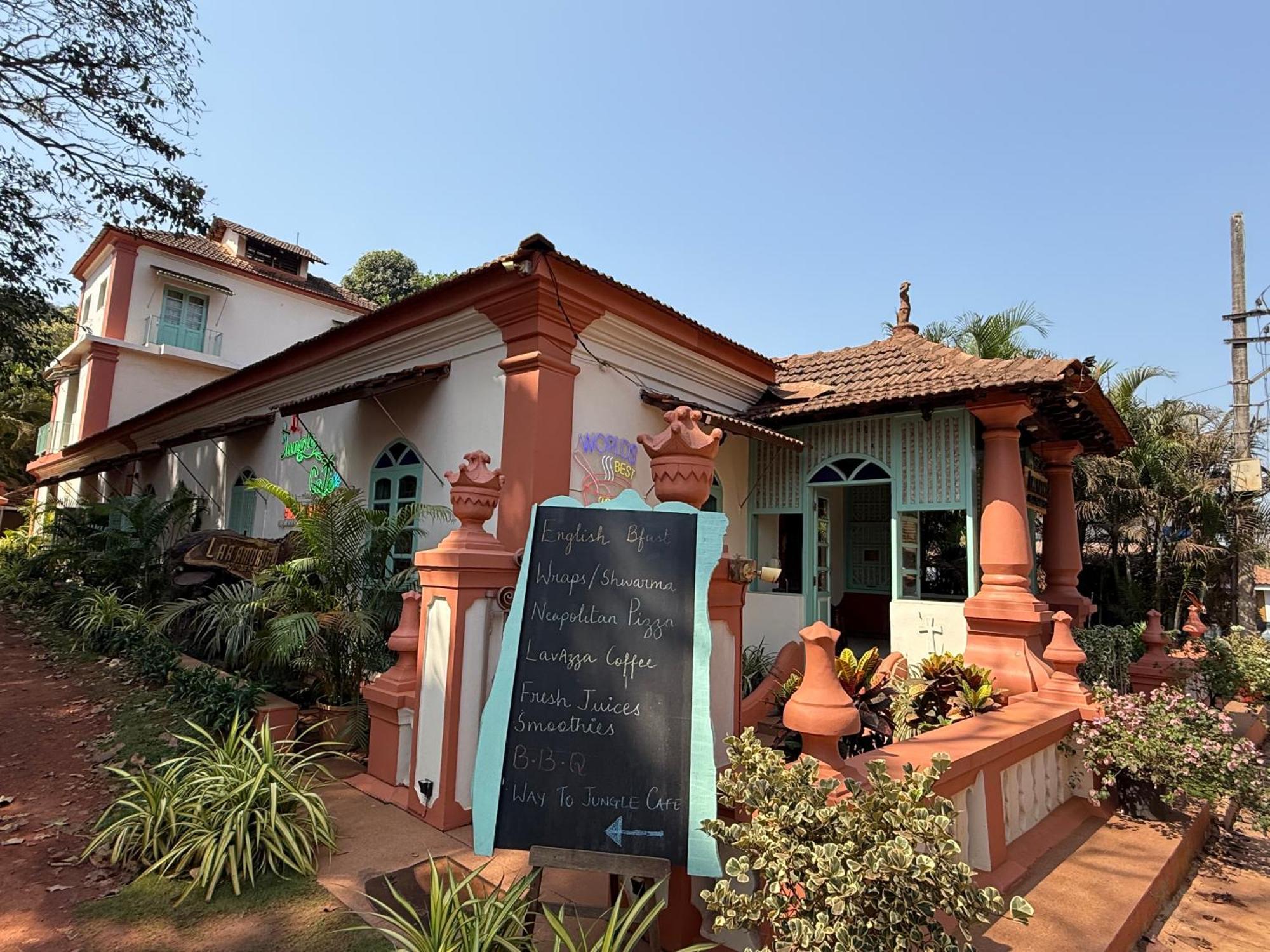 Lar Amorosa Boutique Hotel - Goa Калангут Экстерьер фото